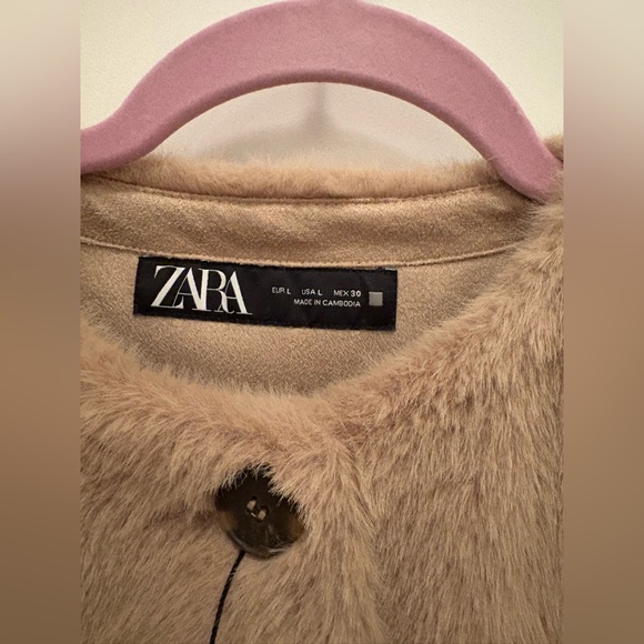 Zara Viral Faux Fur Cropped Jacket Round Neck Button Front Size L - Picture 10 of 16